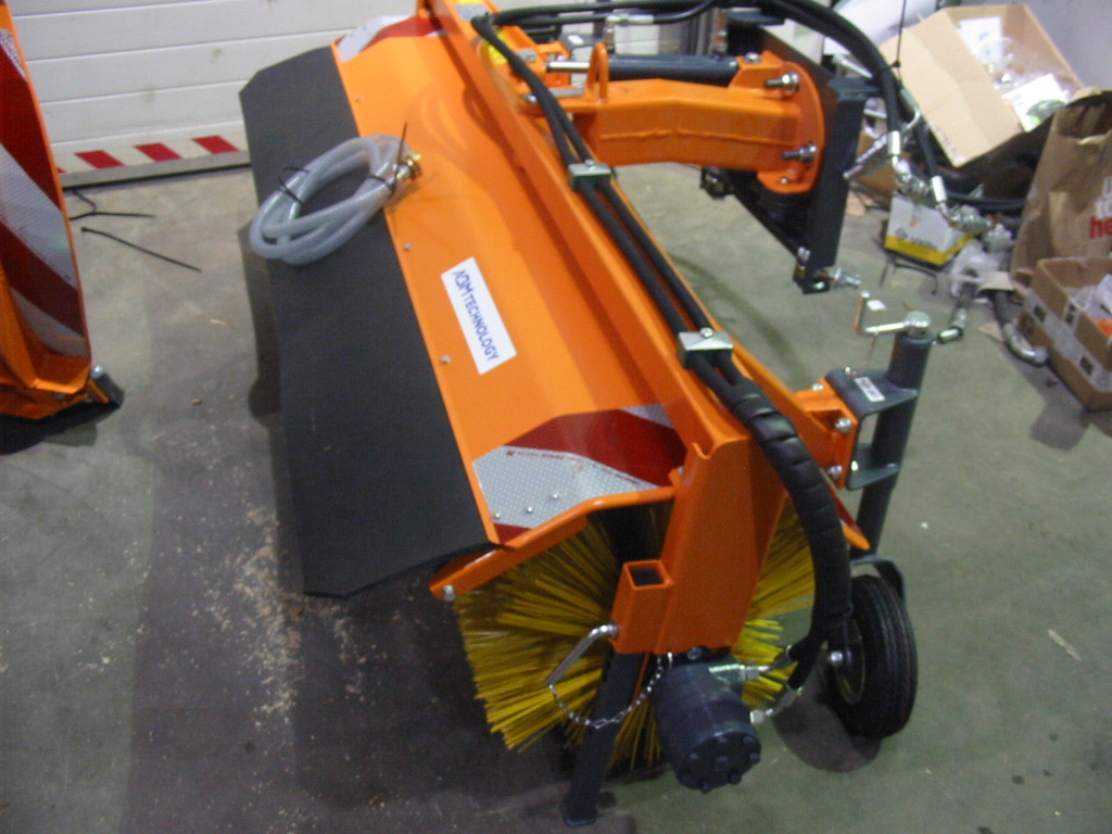 Silniční zametač SZ