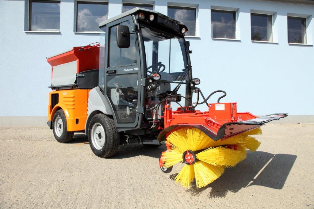 Silniční zametač SZP