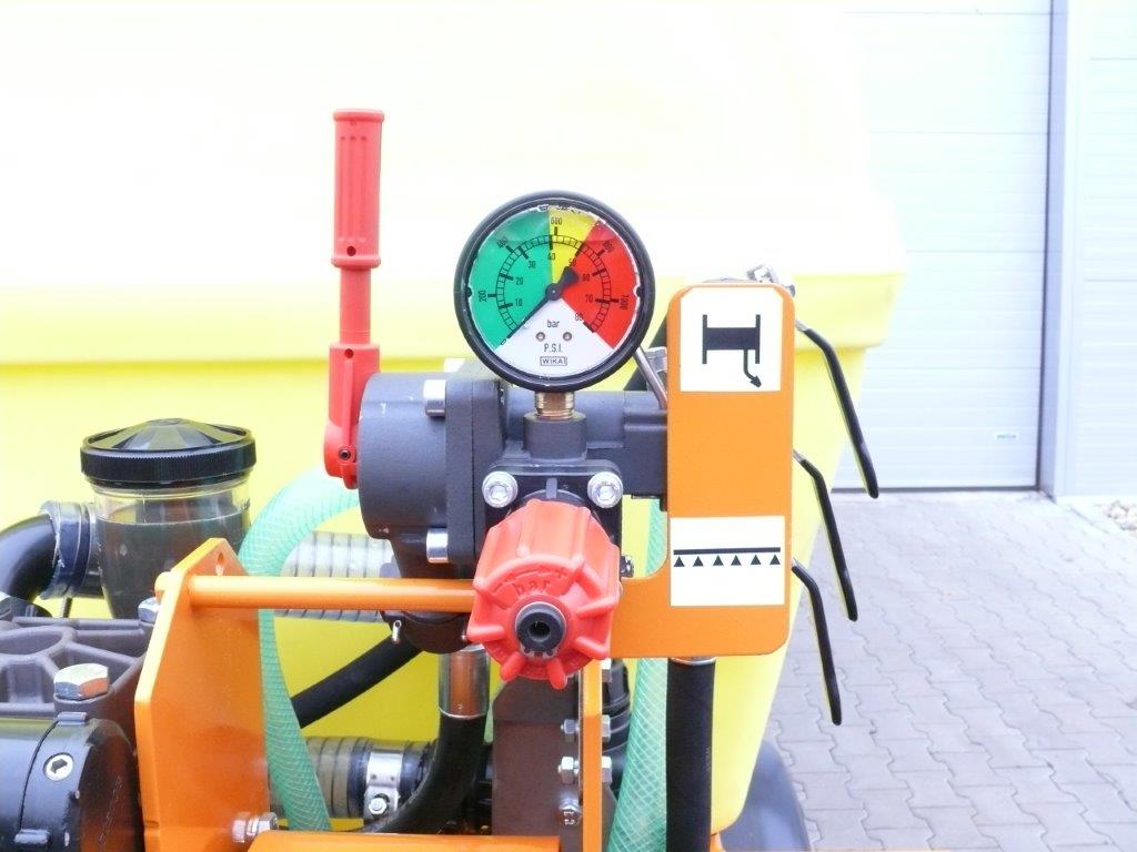 Vodní cisterna CNT a mycí lišta ML