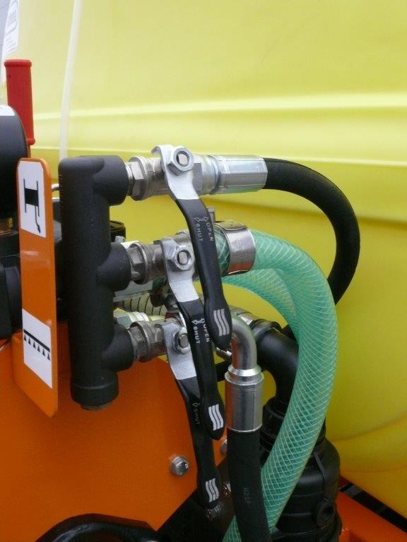 Vodní cisterna CNT a mycí lišta ML