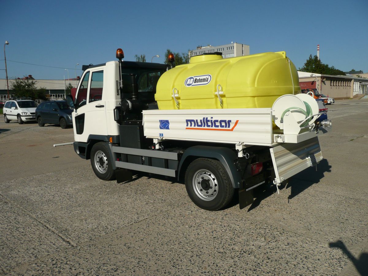 Vodní cisterna CNT a mycí lišta ML