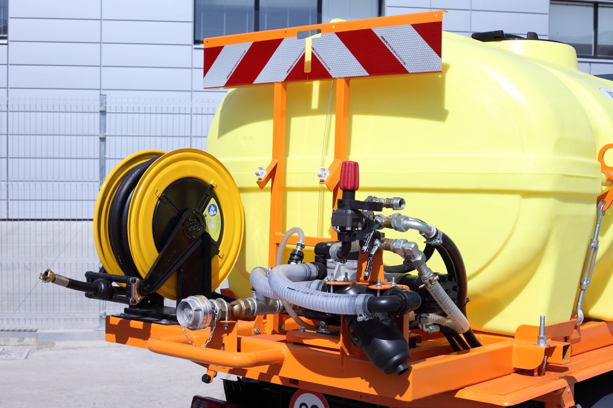 Vodní cisterna CNT a mycí lišta ML