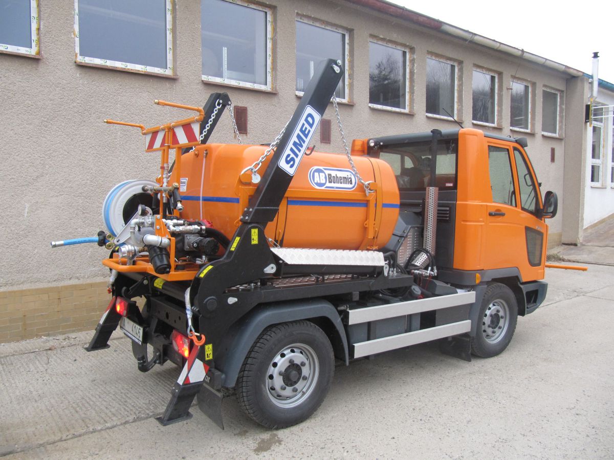 Vodní cisterna CNT a mycí lišta ML