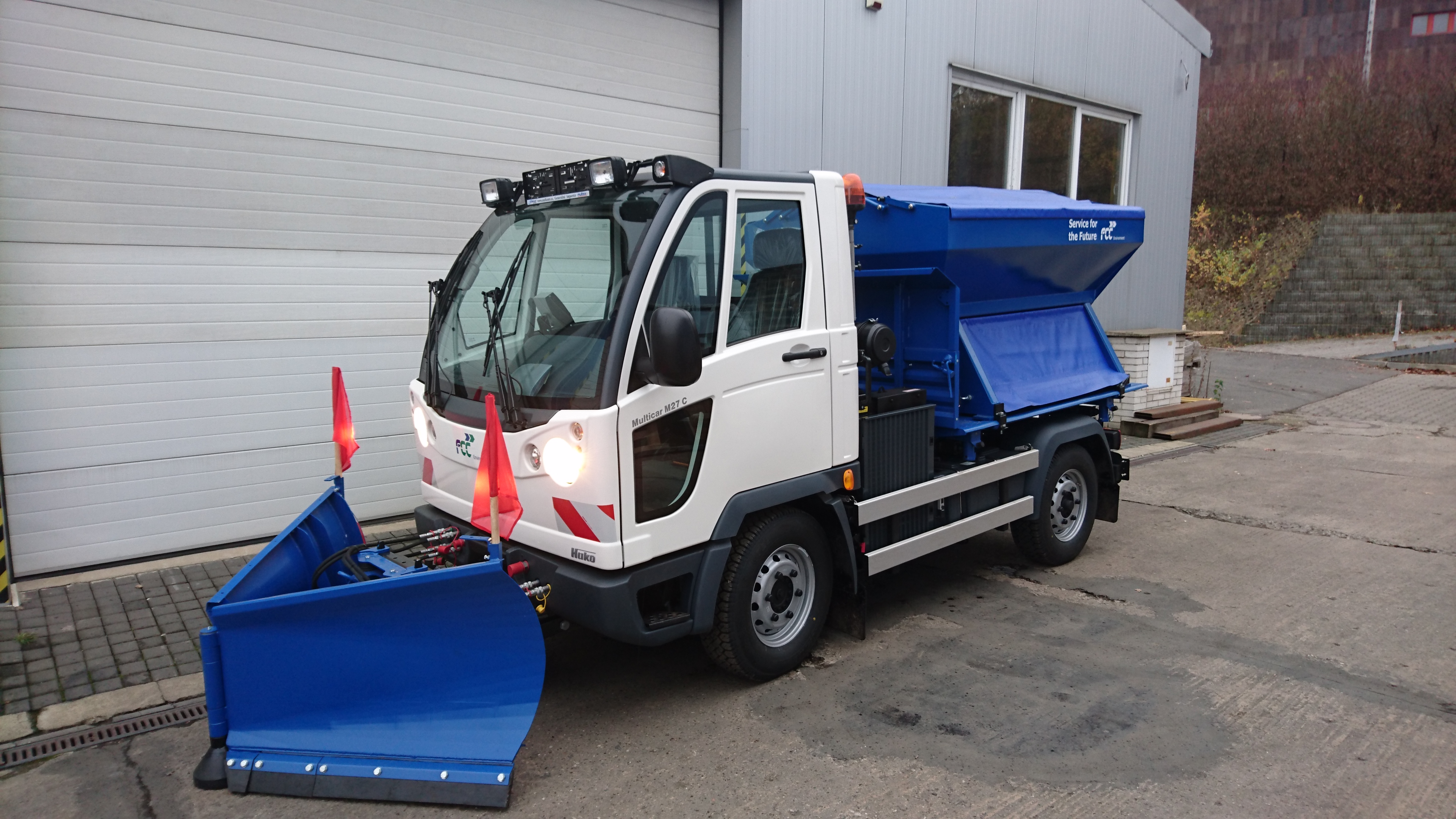 Nástavby na zimní údržbu komunikací na podvozku Multicar M27 pro společnost FCC.