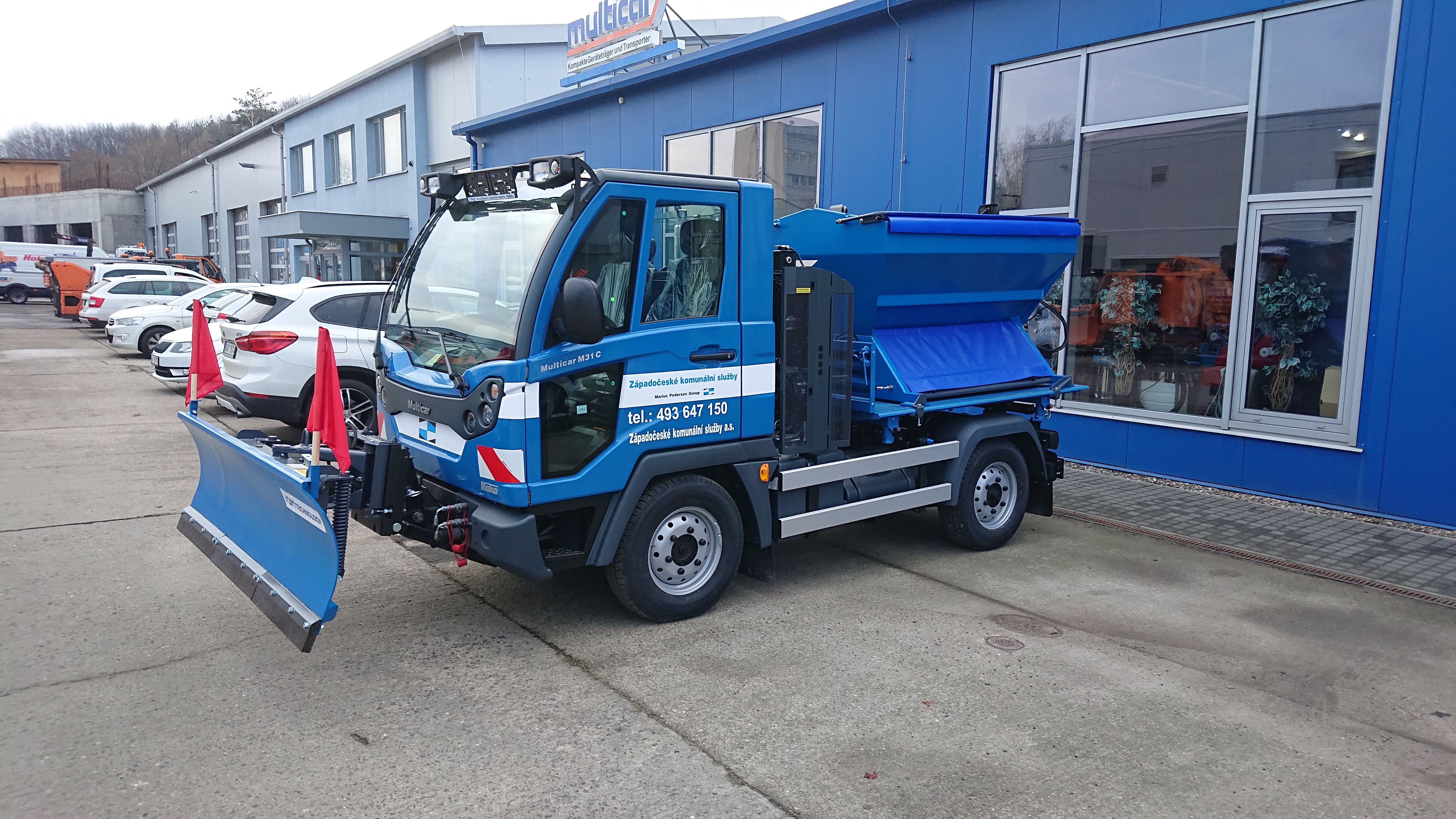 Sypač vozovek a sněhová radlice na podvozku Multicar M31C pro společnost Marius Pedersen.