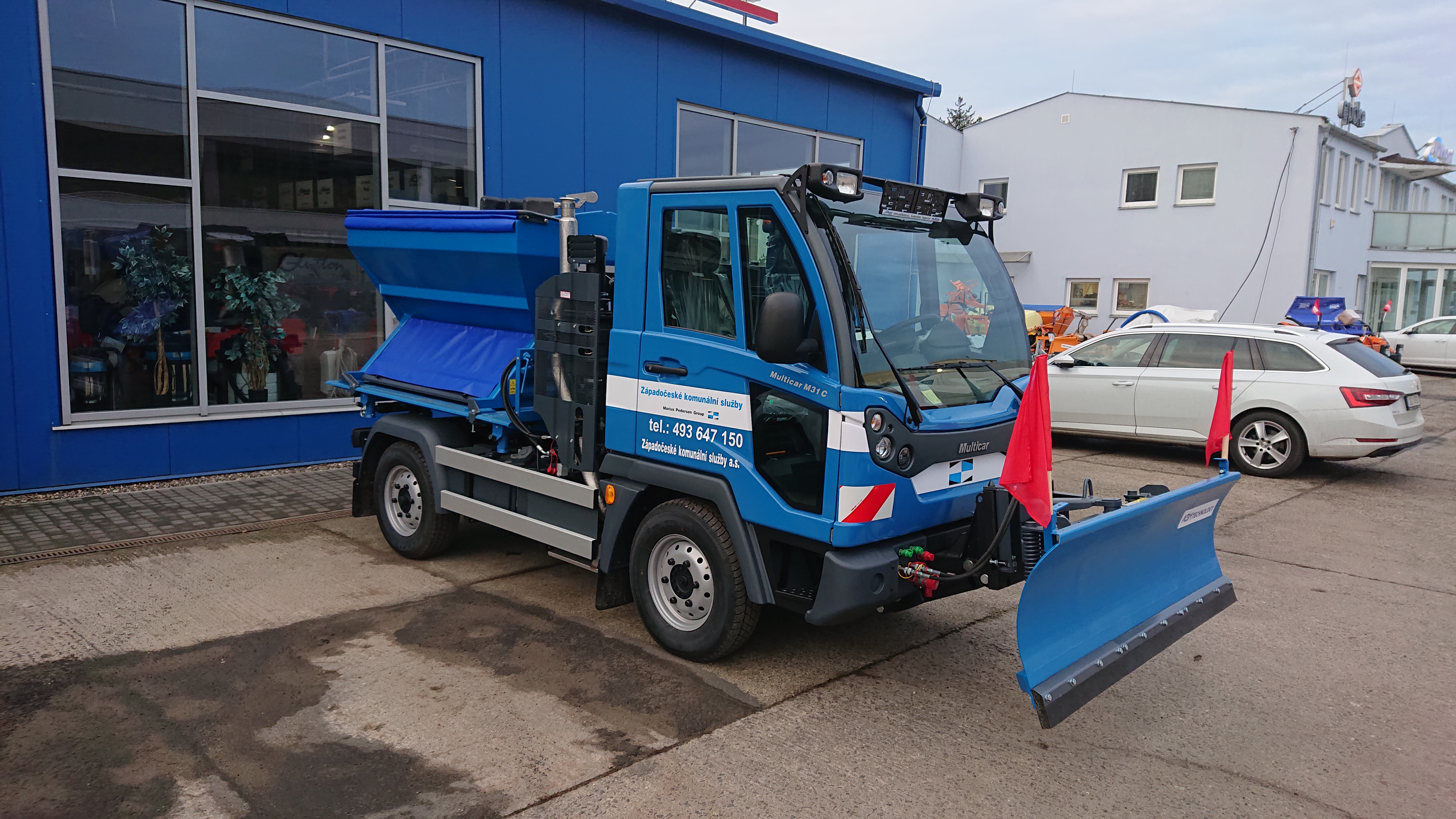 Sypač vozovek a sněhová radlice na podvozku Multicar M31C pro společnost Marius Pedersen.