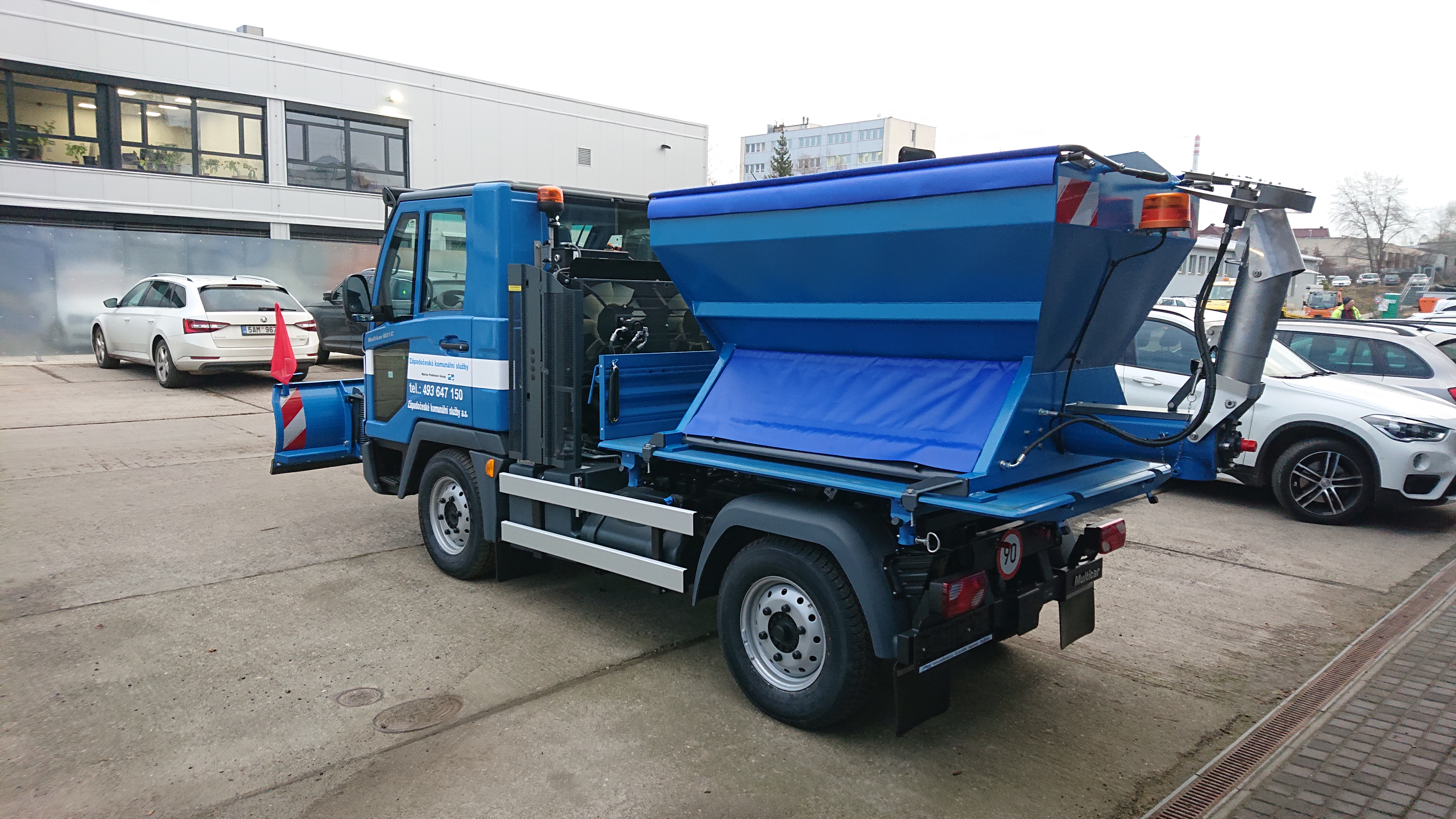 Sypač vozovek a sněhová radlice na podvozku Multicar M31C pro společnost Marius Pedersen.