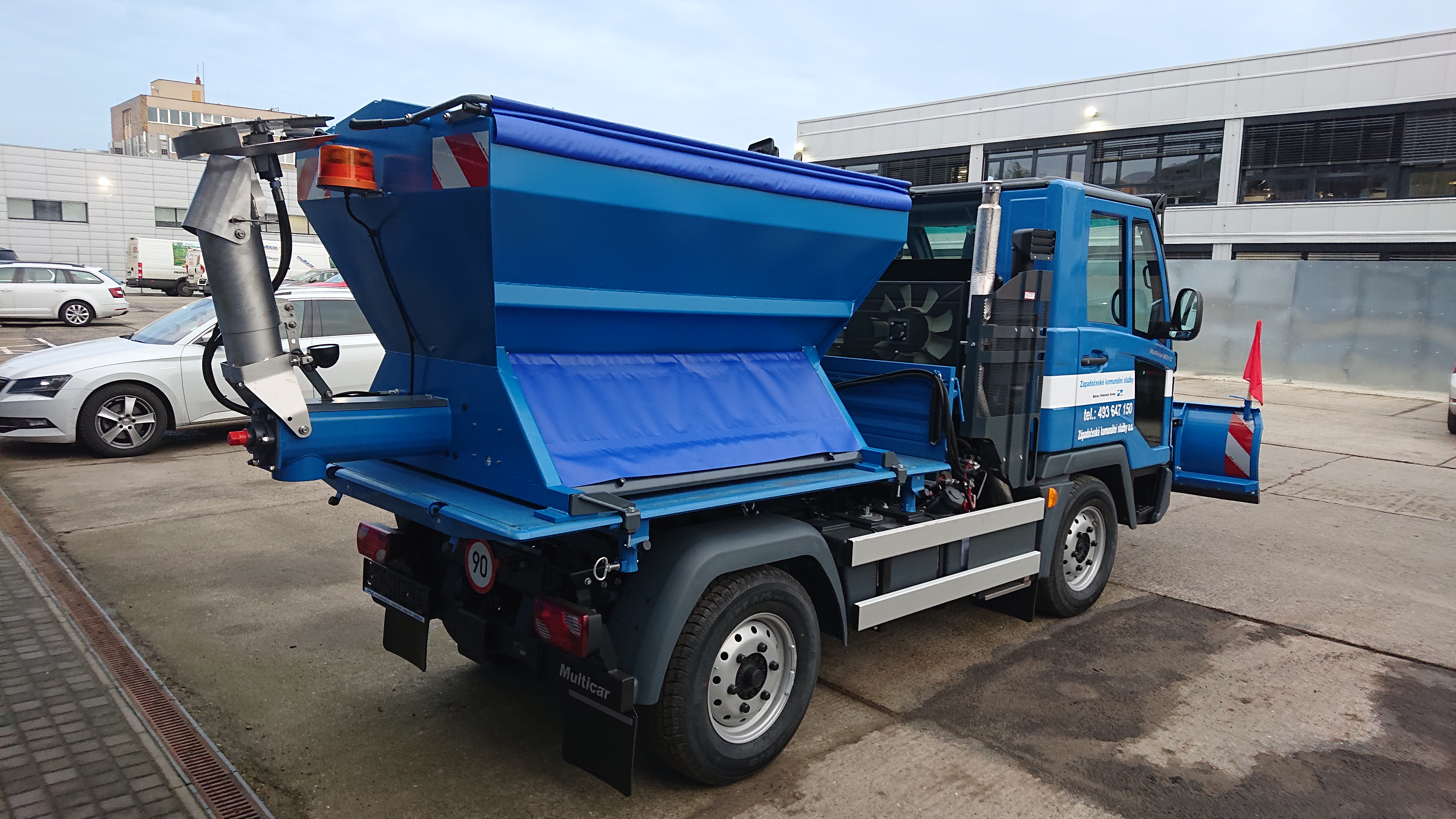 Sypač vozovek a sněhová radlice na podvozku Multicar M31C pro společnost Marius Pedersen.