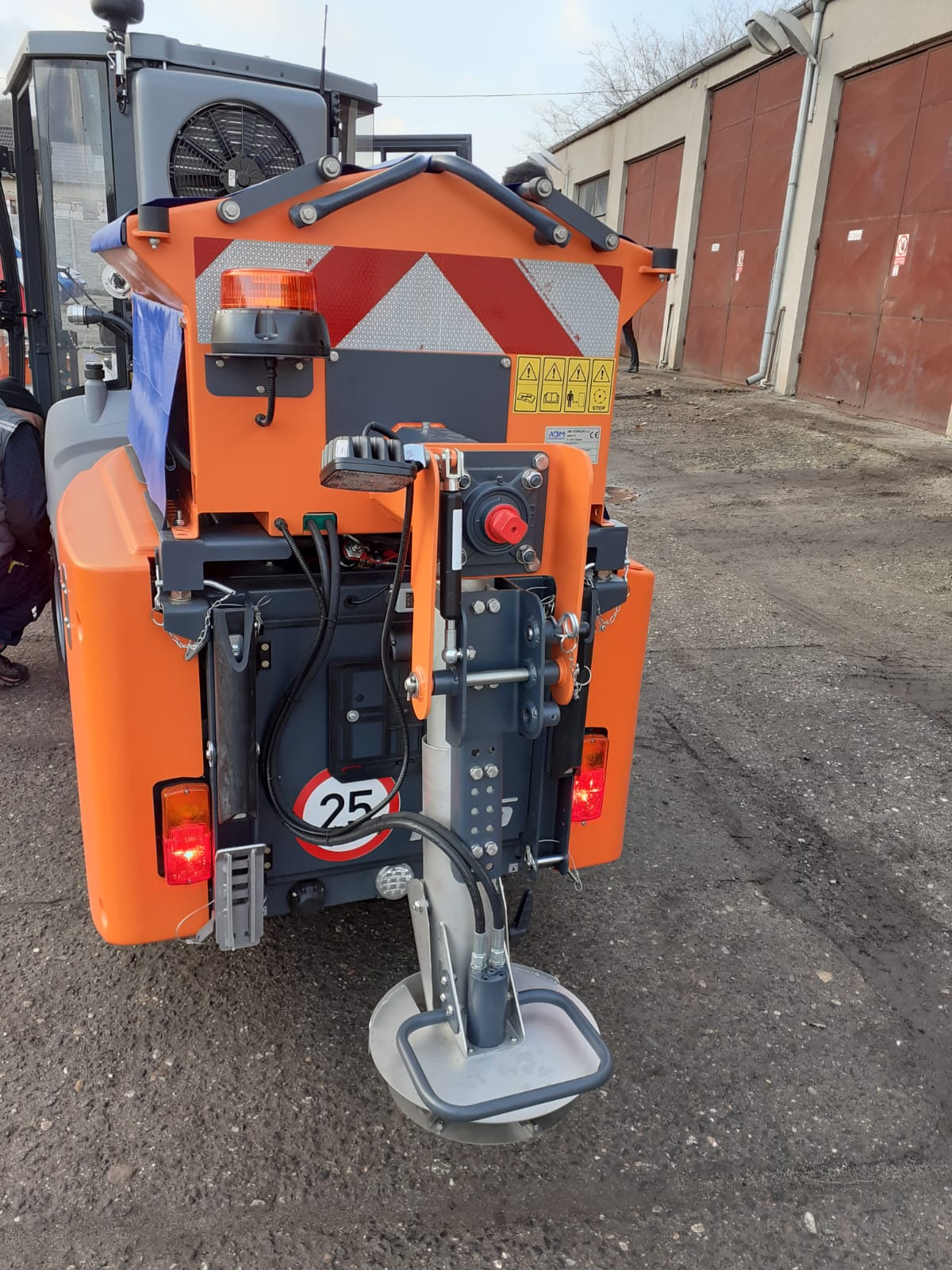 Sypač BBS a sněhová radlice PKN na podvozku HAKO Citymaster 650 pro Městské Technické služby Bílina.