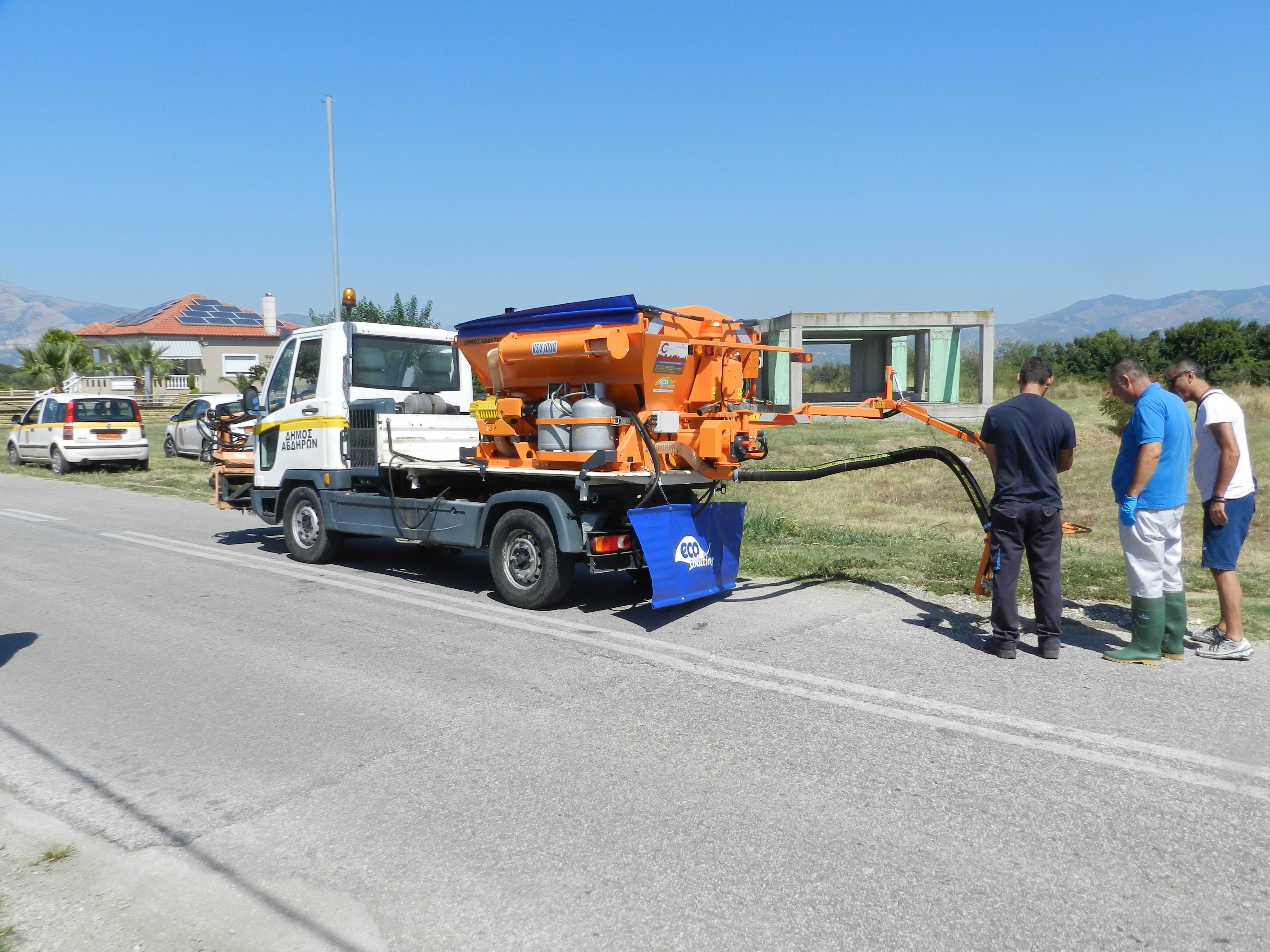Předání vysprávkové soupravy vozovek VSV1000 na podvozku Multicar zákazníkovi - město Avdira, naším zástupcem v Řecku, spol. Ecosolution. 