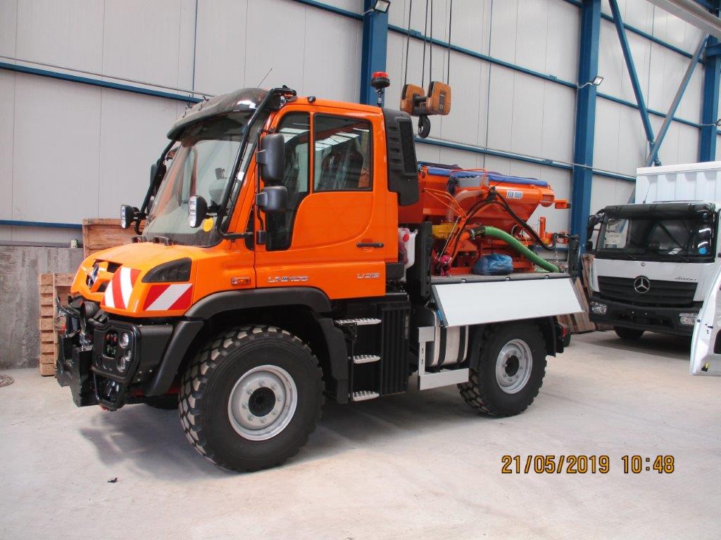 Předání vysprávkové soupravy vozovek VSV1000 na podvozku UNIMOG zákazníkovi - město Tripoli, naším zástupcem v Řecku, spol. Ecosolution.