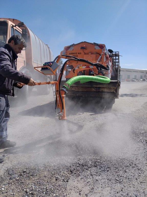 Předání vysprávkové soupravy vozovek VSV1000M zákazníkovi - město Kos, naším zástupcem v Řecku, spol. Ecosolution.