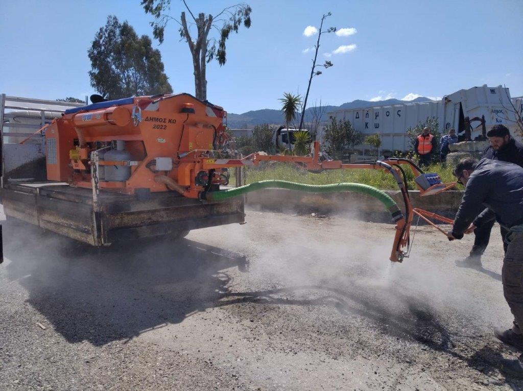 Předání vysprávkové soupravy vozovek VSV1000M zákazníkovi - město Kos, naším zástupcem v Řecku, spol. Ecosolution.
