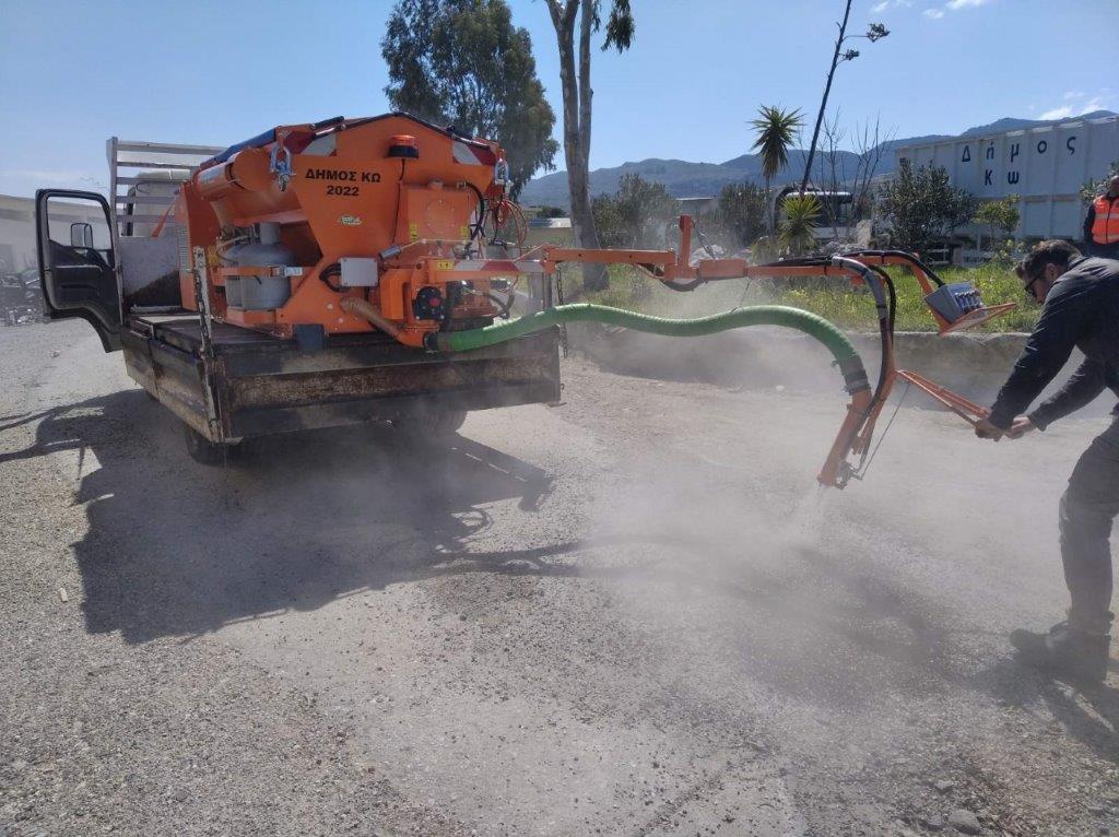 Předání vysprávkové soupravy vozovek VSV1000M zákazníkovi - město Kos, naším zástupcem v Řecku, spol. Ecosolution.