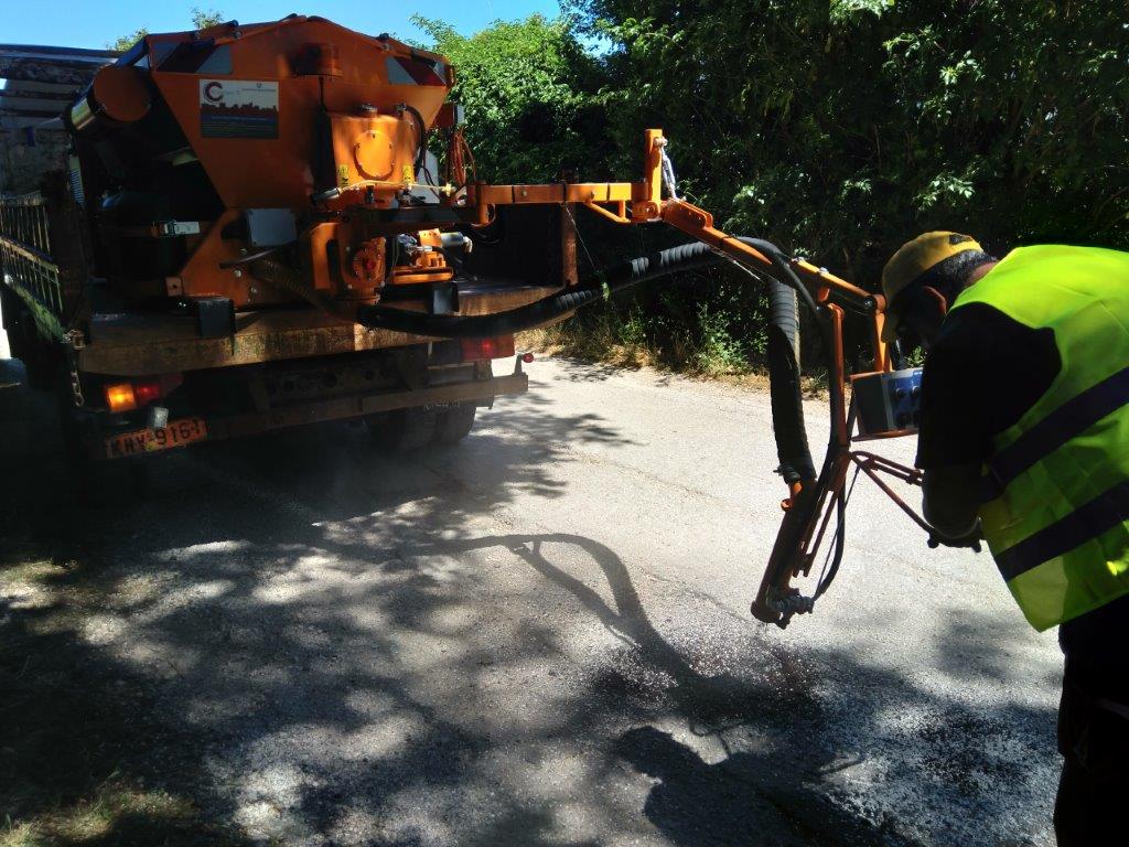 Předání vysprávkové soupravy vozovek VSV1000M zákazníkovi - město Zitsa, naším zástupcem v Řecku, spol. Ecosolution.