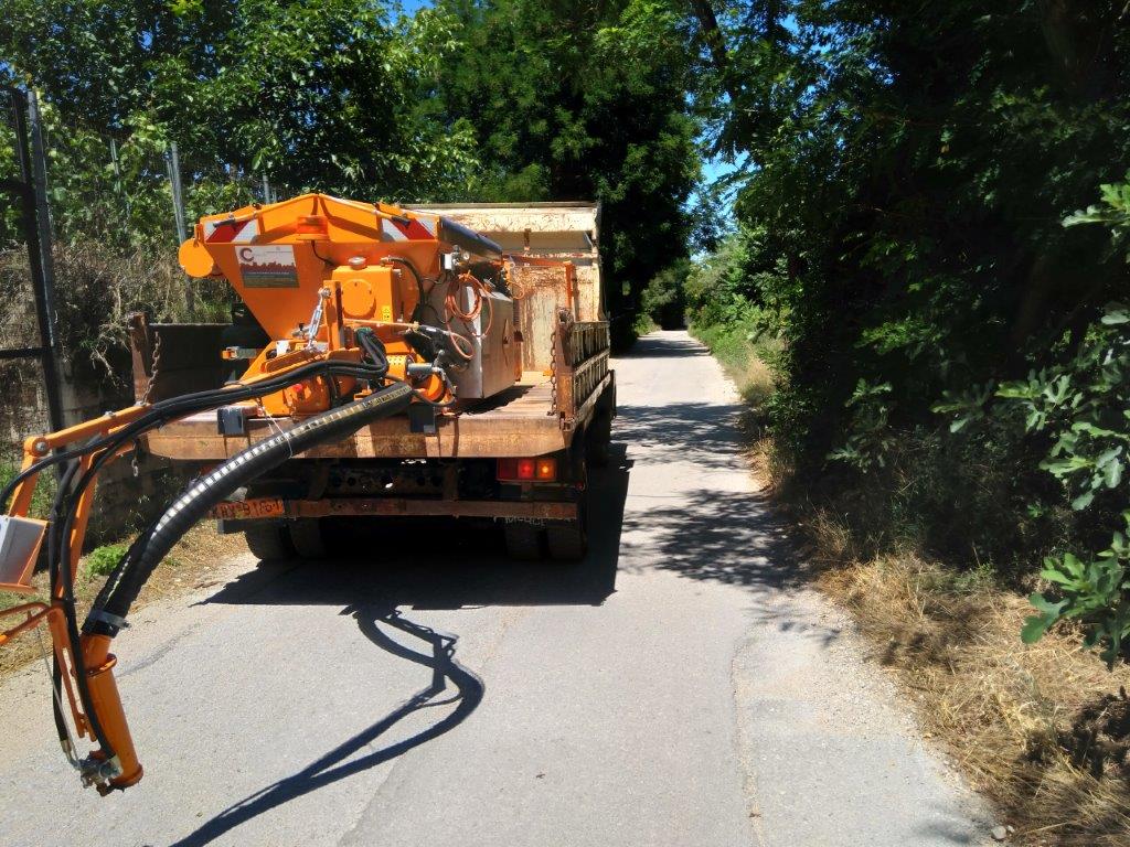 Předání vysprávkové soupravy vozovek VSV1000M zákazníkovi - město Zitsa, naším zástupcem v Řecku, spol. Ecosolution.