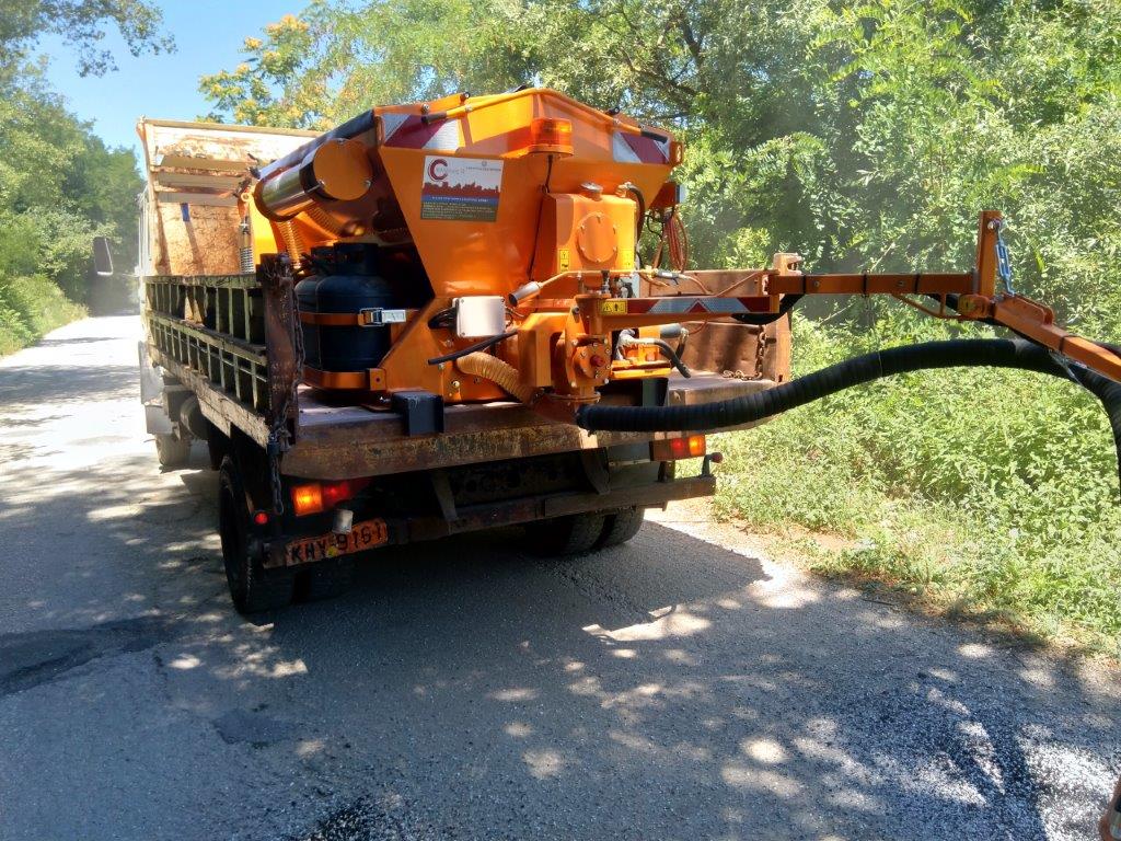 Předání vysprávkové soupravy vozovek VSV1000M zákazníkovi - město Zitsa, naším zástupcem v Řecku, spol. Ecosolution.